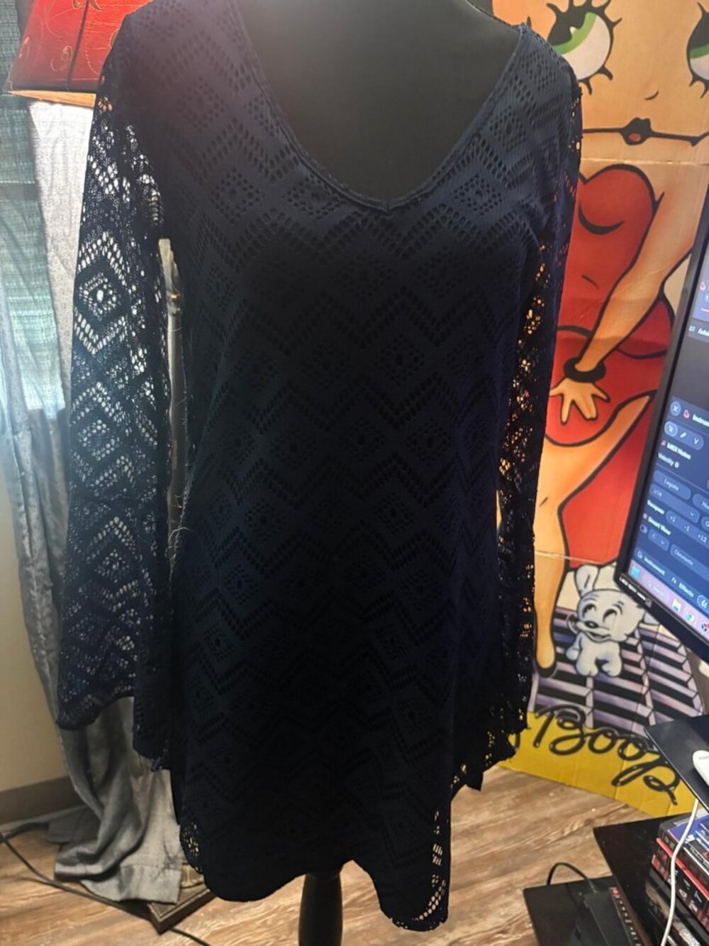 lace belle sleeve dress